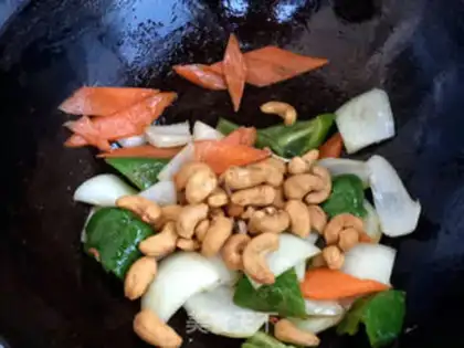 Make Three-colour cashew nuts step 5