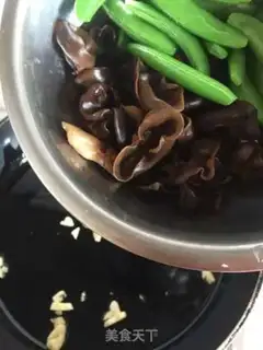 Make Sweet peas with black wood step 4