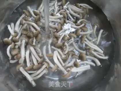 Make Crab mushrooms fried tofu dry step 1