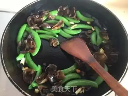 Make Sweet peas with black wood step 5
