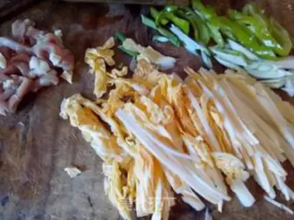 Make Pillard pork noodles step 2