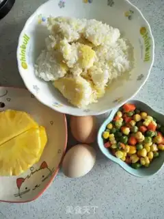 Make Pineapple rice step 0
