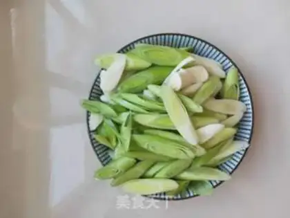 Make Meat and garlic step 0