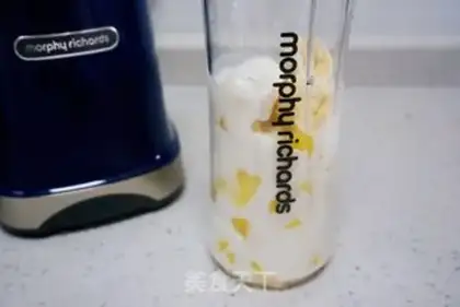 Make Pineapple shake step 2