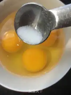 Make Sea cucumbers and eggs step 2