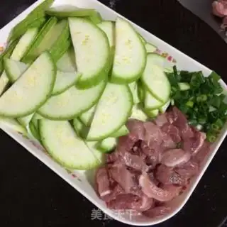 Make Spicy meat soup step 1