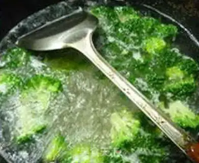 Make Soy-cracked broccoli step 4