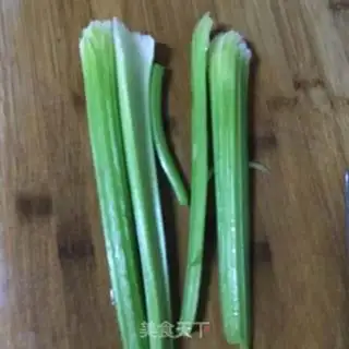 Make Celery makes lilies step 0