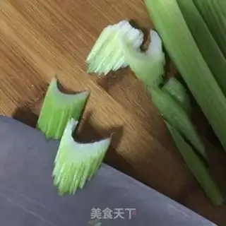 Make Celery makes lilies step 1