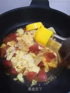 Make Tomatoes, eggnut soup step 9