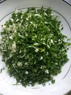 Make Wild onion omelet step 1