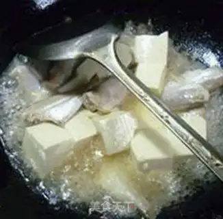 Make Rubber fish boil tofu step 5