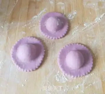 Make Potato cap buns step 2