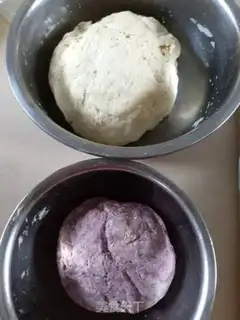 Make Double-coloured buns step 0