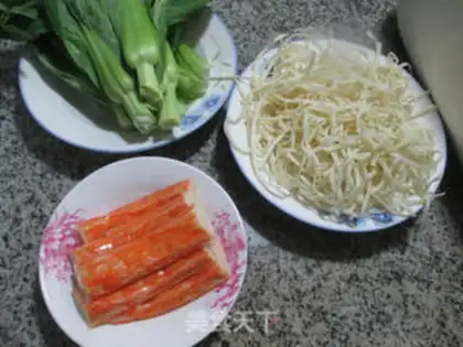 Make Crab-coated cranberry noodles step 0
