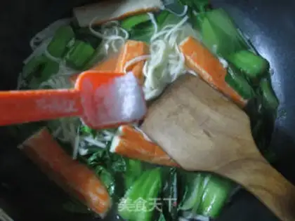 Make Crab-coated cranberry noodles step 5