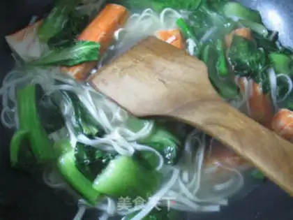 Make Crab-coated cranberry noodles step 7
