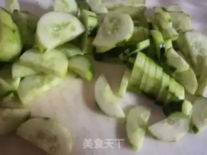 Make cucumber fried oatmeal noodles step 0