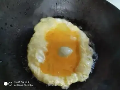 Make Tomato fried eggs step 3