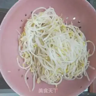 Make The green bean sprouts step 0