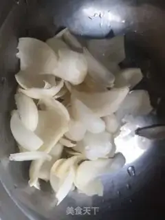 Make Fresh lilies for sweet fried step 1