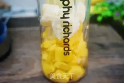 Make Mango milkshake step 1