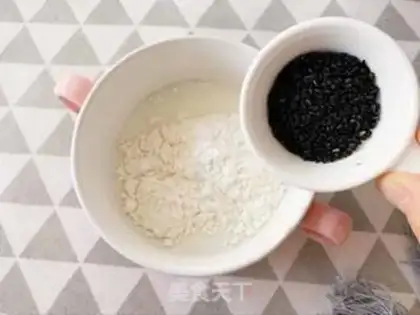 Make Milk, black and sesame egg rolls step 3
