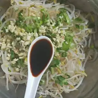 Make The green bean sprouts step 2