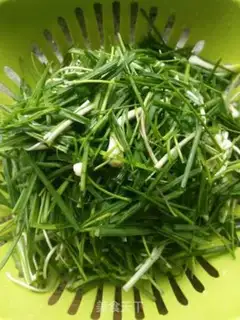 Make Wild onion fried eggs step 2