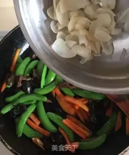 Make Fresh lilies for sweet fried step 8