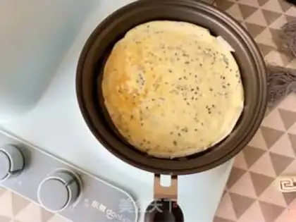 Make Milk, black and sesame egg rolls step 8