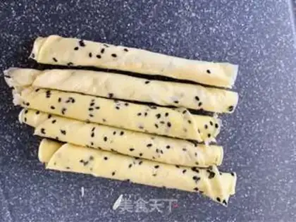 Make Milk, black and sesame egg rolls step 9