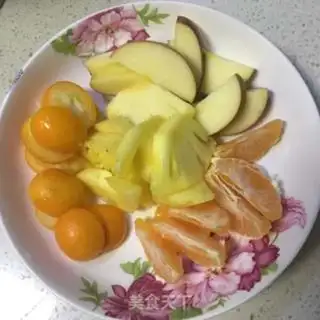 Make Pineapple fruit tea step 1