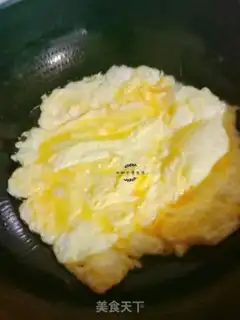 Make Tomato fried eggs step 1