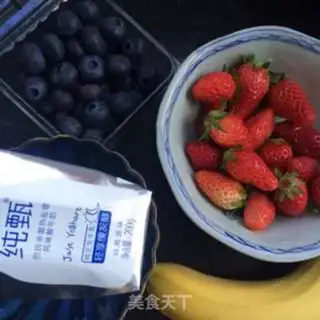 Make Blueberry banana yogurt bowl step 0