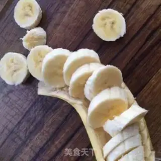 Make Blueberry banana yogurt bowl step 1