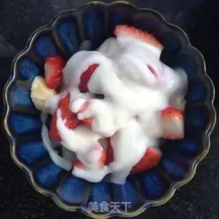 Make Blueberry banana yogurt bowl step 4