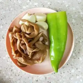 Make radish and green pepper and eggs step 0