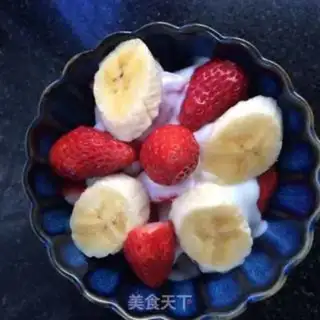 Make Blueberry banana yogurt bowl step 5