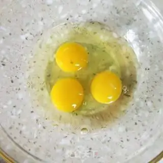 Make radish and green pepper and eggs step 2