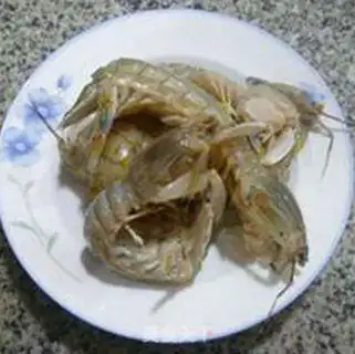 Make Shrimp fried spinach step 0