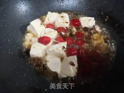 Make Sour tofu, gold and mushroom soup step 1