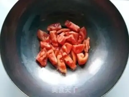 Make Gold-cracking mushroom tomato fat cow soup step 5