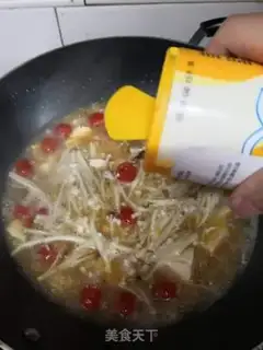 Make Sour tofu, gold and mushroom soup step 4