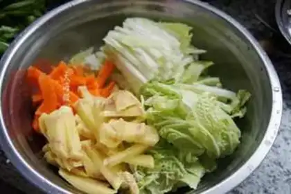 Make Cabbage carrot potato soup step 1