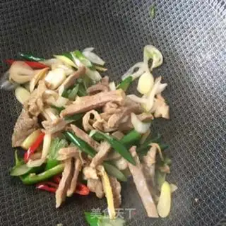 Make Onion fried lamb noodles step 12