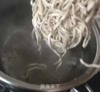 Make Onion fried lamb noodles step 16