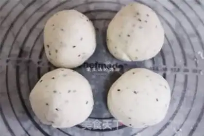 Make Onion sesame-smelting bag step 2