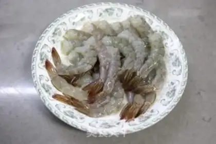 Make Frozen mushroom shrimp balls step 1