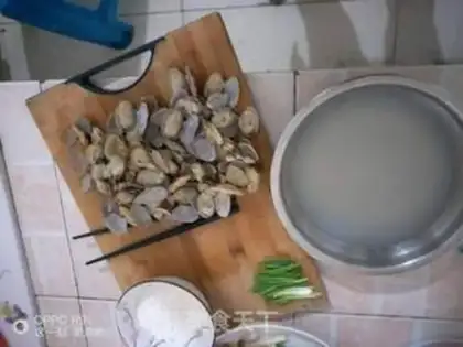 Make Korean clam soup noodles step 2
